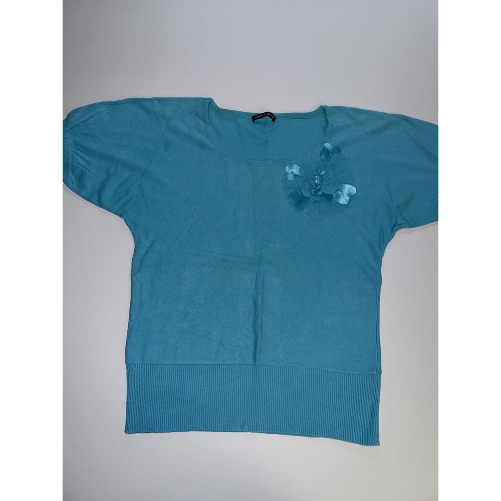 Cable & Gauge Women Blue Floral Applique Knit Top Rayon Nylon Shirt Cute Casual